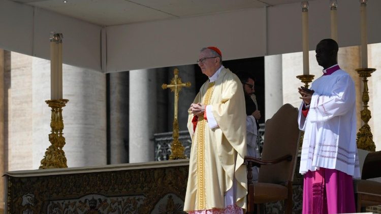 Kard. Parolin podczas Mszy za śp. Papieża Franciszka