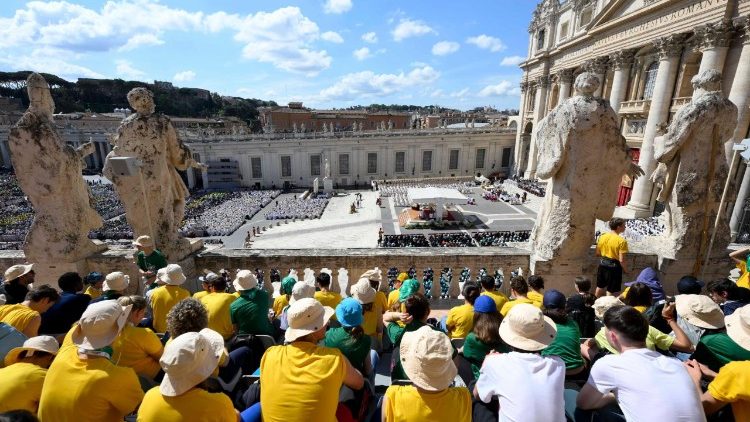 Uczestnicy Mszy św. podczas Jubileuszu Nastolatków