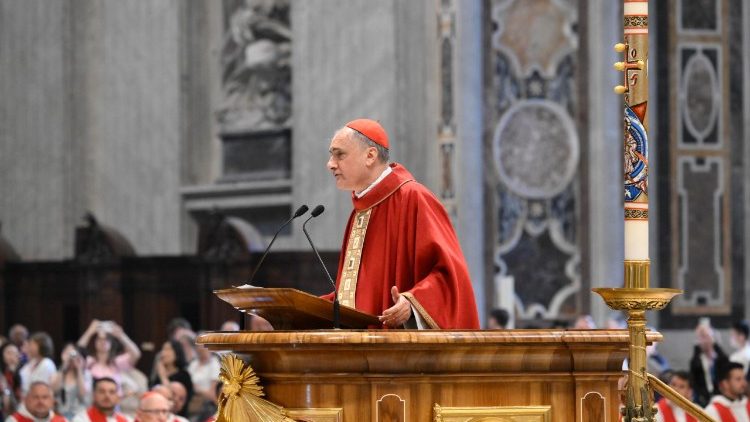 Кардынал Маўра Гамбэці на чацвёртай Імшы “навендыялаў” за Папу Францішка 