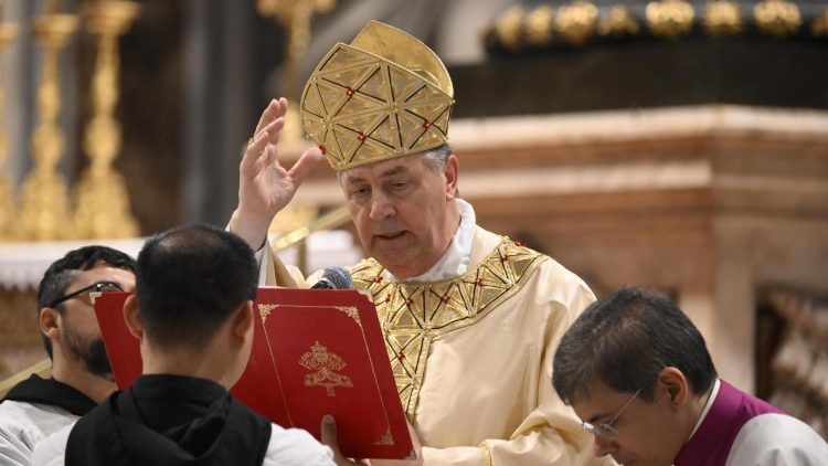 Mišioms vadovauja kardinolas A. Fernandezas Artime