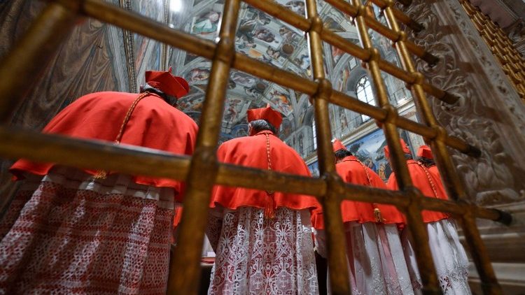 Konklaavin kolmas äänestys - mustaa savua