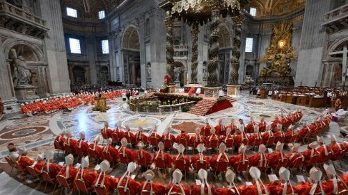 Die Predigt von Kardinal Re bei der Messe zur Papstwahl im Wortlaut