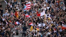 Na Placu Świętego Piotra i okolicznych ulicach Leona XIV pozdrawiały rzesze wiernych z całego świata