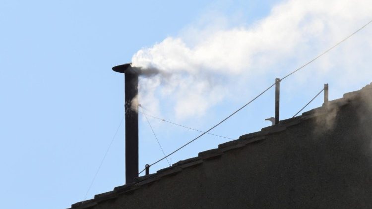 2025.05.08 Fumata bianca