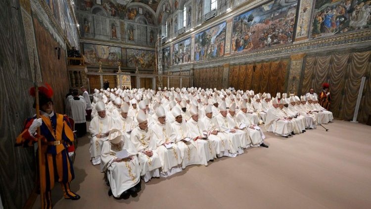 Papa Leo XIV na Makardinali katika misa 