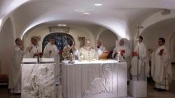 Papież odprawia Mszę św. przy Grobie św. Piotra