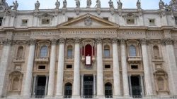 வத்திக்கான் தூய பேதுரு பெருங்கோவில் முகப்பு 