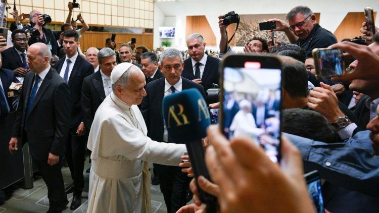 البابا لاوُن الرابع عشر: أطلب منكم أن تختاروا، بوعي وشجاعة، درب تواصلٍ يسعى إلى السلام