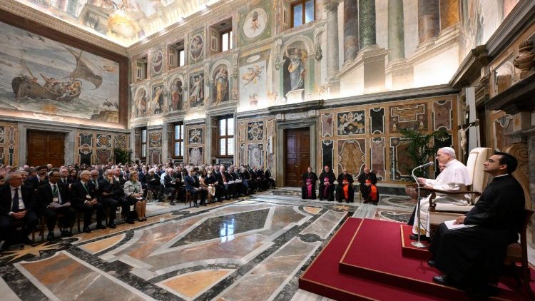 "Zato je nujno prek družbenega nauka Cerkve pokazati, da obstaja še en, in to spodbuden, pomen izraza 'nauk', brez katerega tudi dialog postane prazen. Njegove sopomenke so lahko 'znanost', 'stroka' ali 'znanje'". 