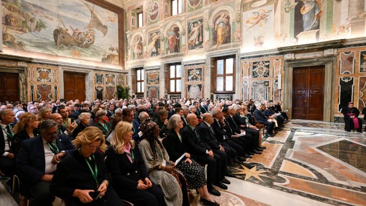 I membri della Fondazione Centesimus Annus durante l'udienza con Papa Leone XIV