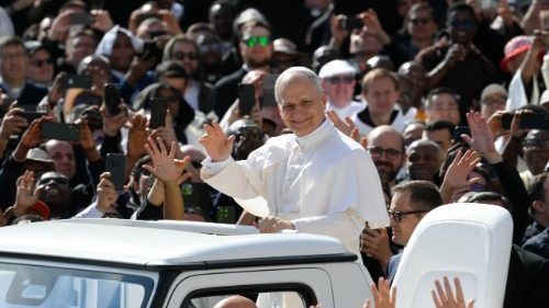 Live bei uns: Mit Papst Leo durch den August