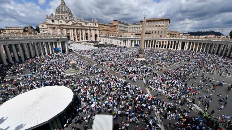 Bei der Heiligen Messe zum Beginn des Pontifikats von Papst Leo: 200.000 Menschen anwesend