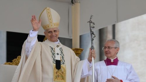 León XIV inicia su ministerio: “¡Es la hora del amor!”