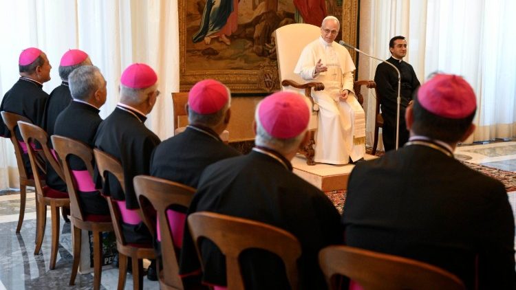 Papst Leo XIV. mit Bischöfen