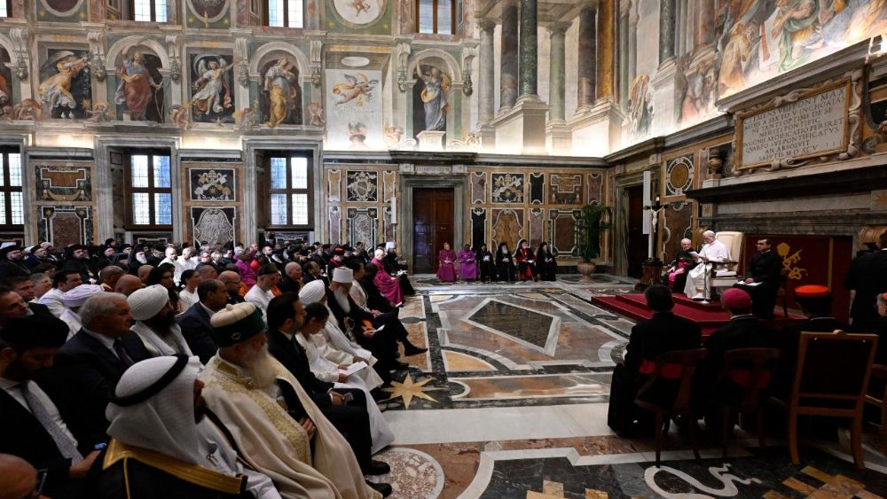 Audienca e Leonit XIV me përfaqësues të Kishave dhe bashkësive të tjera kishtare dhe feve të tjera (@Vatican Media)