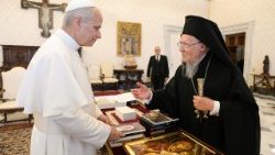 Vatican Media veröffentlichte im Anschluss Bilder der Begegnung
