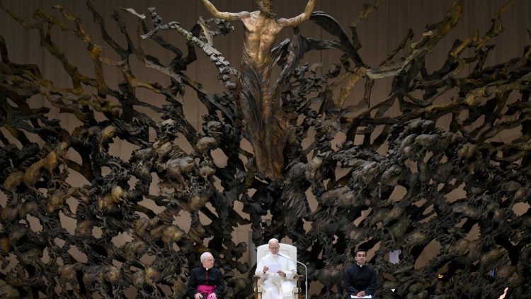 Il Papa durante l'udienza in Aula Paolo VI