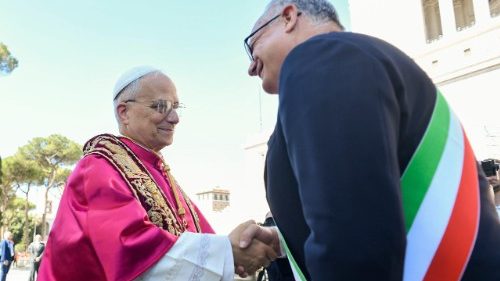 Papa Leone riceve l’omaggio della città di Roma: “Per voi e con voi sono romano”
