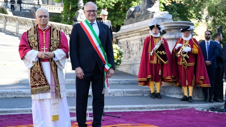Papa Leão XIV e o prefeito de Roma, Roberto Gualtieri