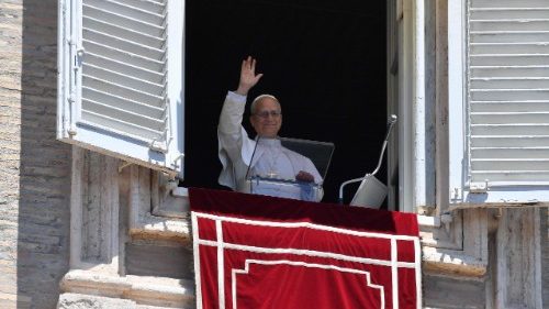 Pope at Regina Caeli: 'Let us walk in the joy of the faith'