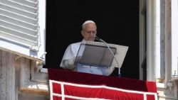 Ojciec Święty podczas modlitwy Regina Caeli