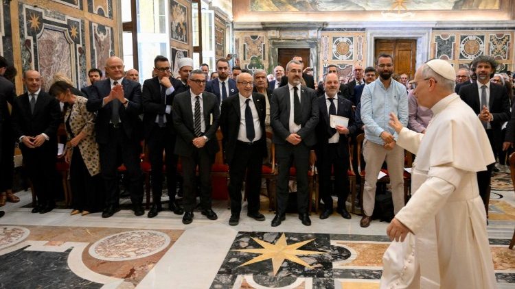 Le Pape lors de la rencontre avec les mouvements et associations pour la paix