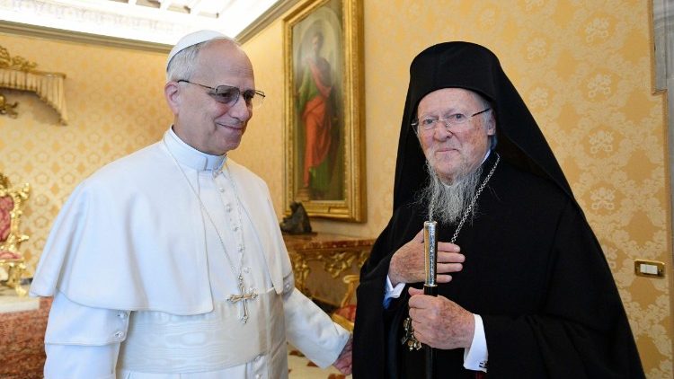 Papa Leon al XIV-lea împreună cu patriarhul Bartolomeu I (30.05.2025) 