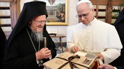Papst Leo empfängt Patriarch Bartholomaios I. und weitere Kirchenvertreter
