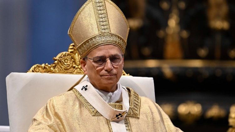 Popiežius Leonas XIV su palijumi