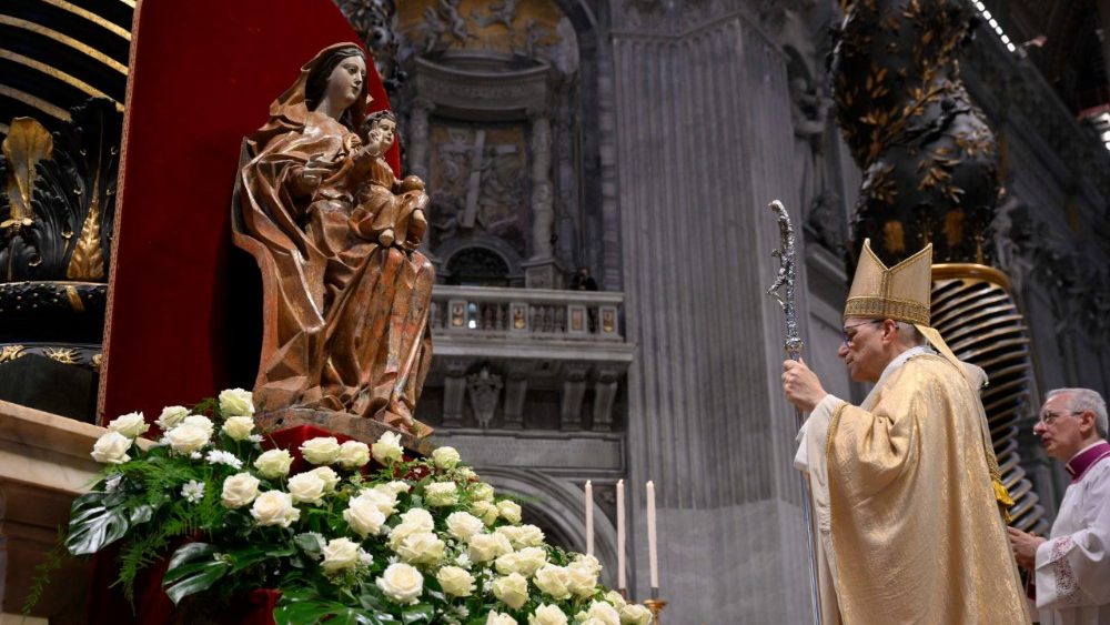 El Papa León XIV ante la Virgen de Montserrat, la Moreneta