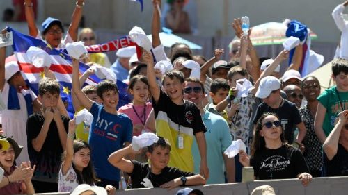 Papst plant Gipfel zu Glaubensweitergabe an Familie