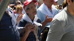 Anziani in Piazza San Pietro in occasione del Giubileo delle famiglie, dei bambini, dei nonni e degli anziani (1 giugno 2025)
