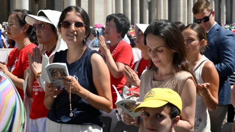 Sudionici Jubileja obitelji, djece, djedova i baka te starijih osoba tijekom mise