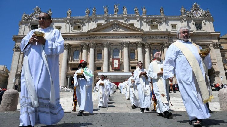 Szentmise a Szent Péter-téren