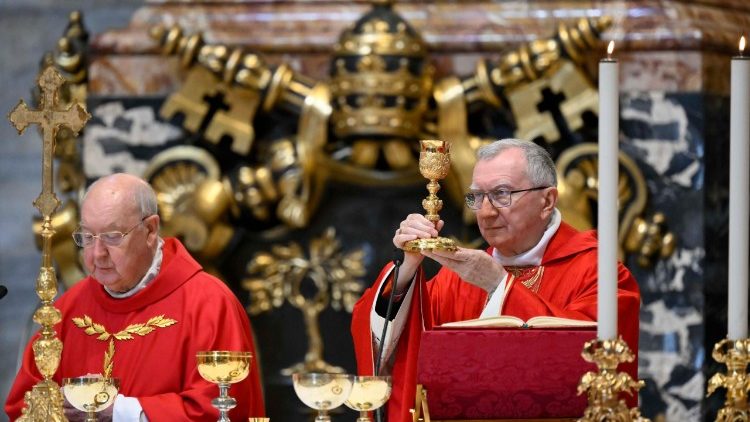 Le cardinal Pietro Parolin a célébré la messe pour la rencontre promue par le dicastère pour les Laïcs, la famille et la vie, en la basilique Saint-Pierre, le 5 juin 2025. 