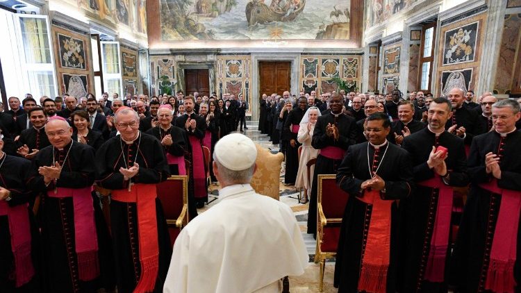 Papst Leo bei der Audienz für die Mitarbeitenden des vatikanischen Staatssekretariats 