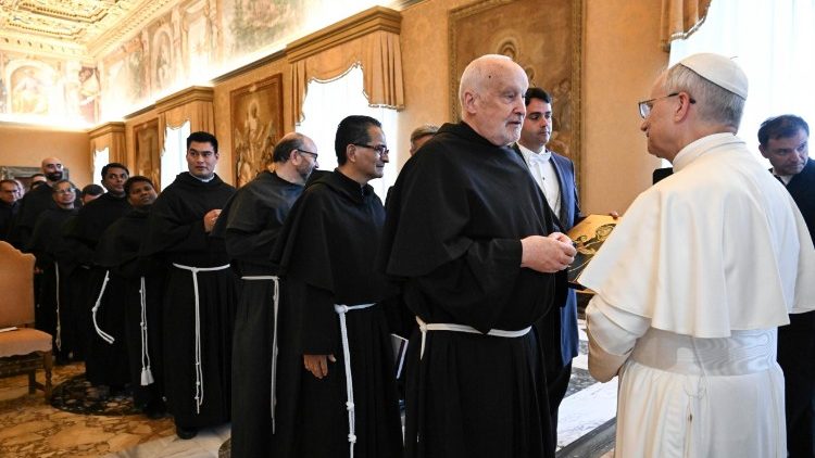 संत पापा लियो 14वें तीन धर्मसमाजों के प्रतिनिधियों से मुलाकात की 