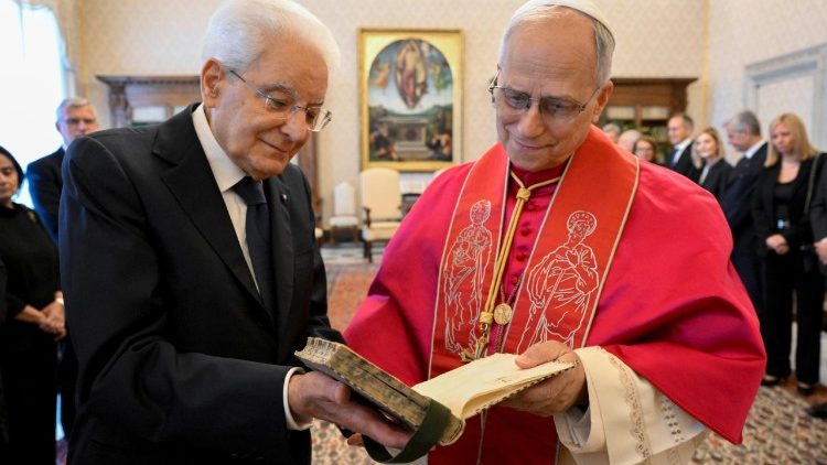 Папата с италианския президент