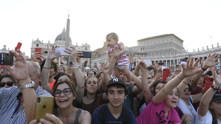 Շարժումներու, Միութիւններու եւ Նոր Հասարակութիւններու յոբելեանի Պենտեկոստէի նախօրէի աղօթքի հսկում