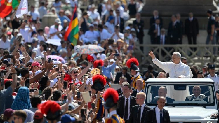 Misa na eyenga enene ya Nkitela ya Elimo-Santu, mokambamaki na P&agrave;pa L&eacute;on XIV, na esika Mosantu-Petro, o mokolo mwa lomingo la 8 ya yuni na 2025.. 