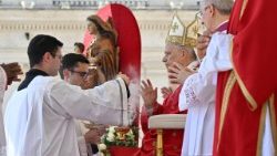 Maadhimisho ya Sherehe ya Pentekoste yanahitimisha pia Kipindi cha Pasaka na hivyo Sala ya Malkia wa Mbingu, kwa maadhimisho haya inasitishwa. 