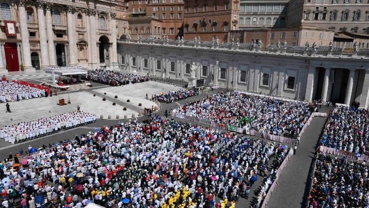 Սուրբ Պետրոս հրապարակին վրայ Պենտեկոստէի Սուրբ Պատարագ