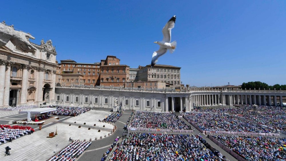 Piața San Pietro: Sfânta Liturghie din solemnitatea Coborârii Duhului Sfânt, cu Jubileul mișcărilor bisericești