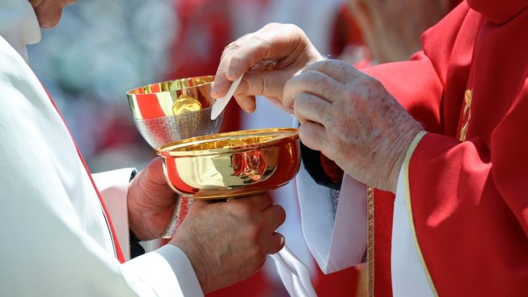 Fumbo la Ekaristi Takatifu: Mwili na Damu Azizi ya Kristo Yesu