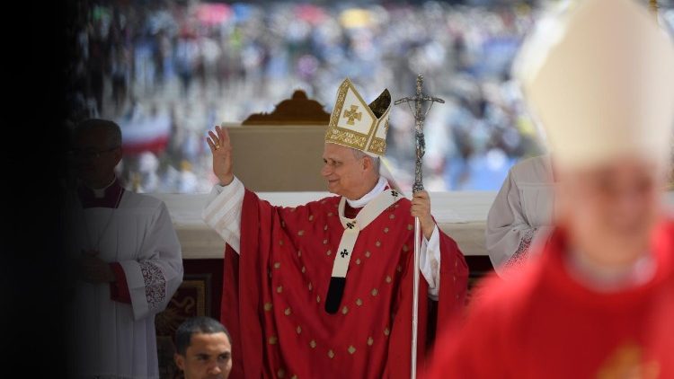 El Papa León XIV durante lel Regina Caeli en la Plaza de San Pedro en el Vaticano.