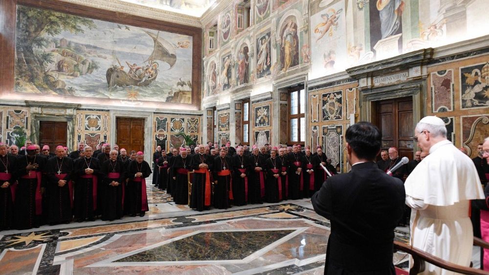 Discurso do Papa aos Representantes Pontifícios na Sala Clementina, no Vaticano (Vatican Media)