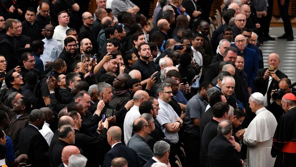 Papa Leoni XIV gjatë takimit me klerin e Dioqezës së Romës (12 qershor)