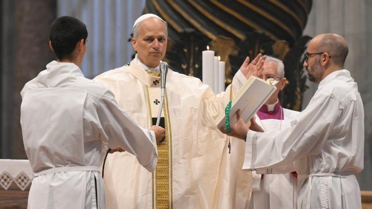 Påve Leo XIV firar Treenighetens mässa i Peterskyrkan 