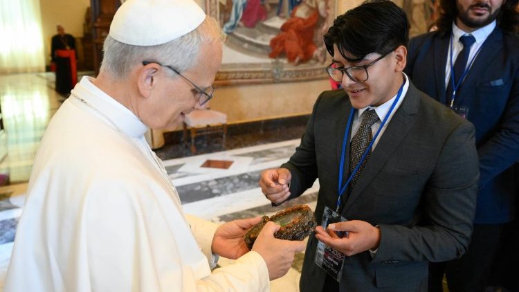 Папата с участнците в лятното училище на Ватиканската обсерватория