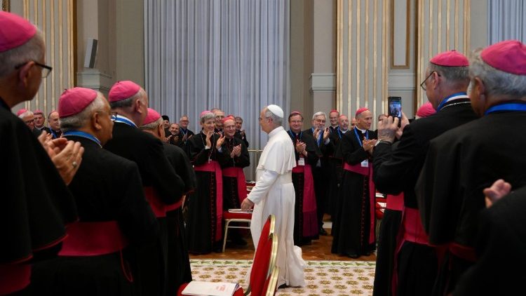 Der Papst bei der Audienz für die italienischen Bischöfe